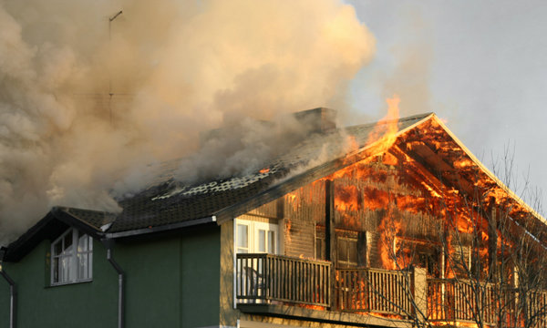 12 ข้อควรระวังที่ควรรู้ไว้ หากเกิดไฟไหม้บ้าน