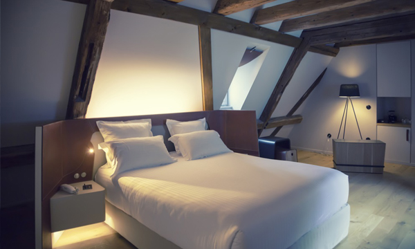 เปลี่ยนห้องนอนให้อยู่สบายไม่แพ้ห้องพักโรงแรมด้วยแสงไฟ